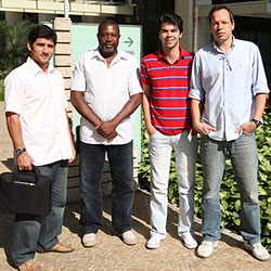 Balról jobbra: Diego Bastos technikai igazgató és ökológiai mérnök, Paulo Henrique adminisztratív igazgató, Gustavo Monteiro az ügyvezető asszisztense és Carlos Magalhaes a Tercia Florestal ügyvezető igazgatója